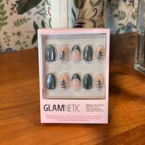 SOLD || Glamnetic Velvet Pine Press-On Nails